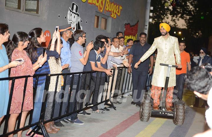 Akshay Kumar enters in style at the Bling Fashion Show