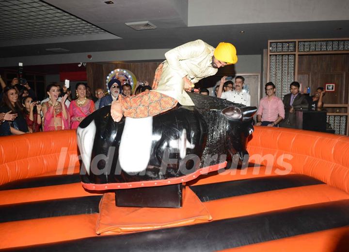 Akshay Kumar tries his hand at bull ride at the Bling Fashion Show