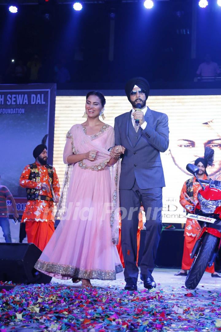 Lara Dutta and Akshay Kumar at the celebrations of Bhagat Singh's birth anniversary