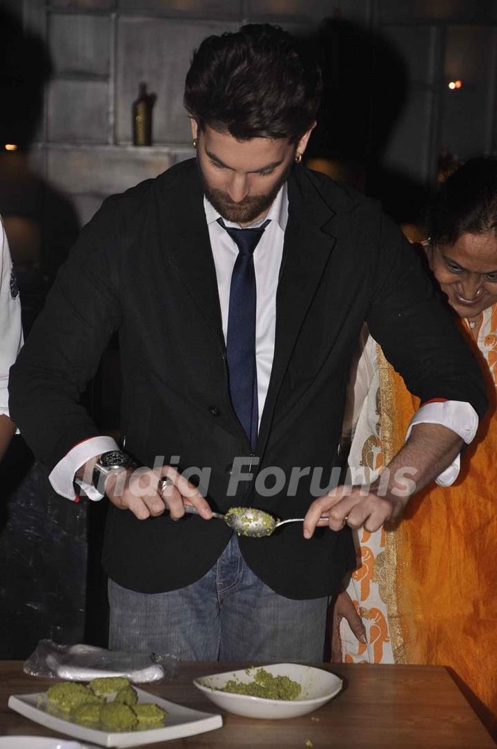 Neil Nitin Mukesh at Cooking Event at Tilt