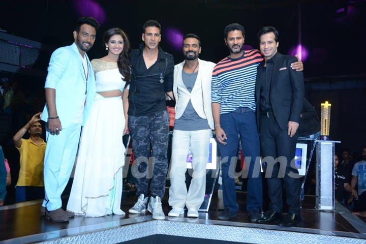 Akshay Kumar and Prabhu Deva for Promotions of Singh is Bling on Dance Plus