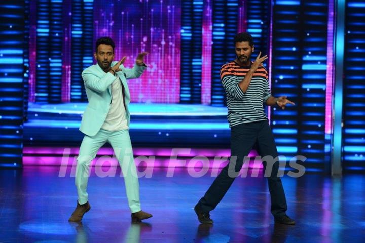 Prabhu Deva Shakes a Leg With Dharmesh During Promotions of Singh is Bling on Dance Plus