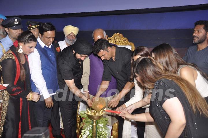 Akshay Kumar lights the lamp at the Special Screening of Singh is Bling