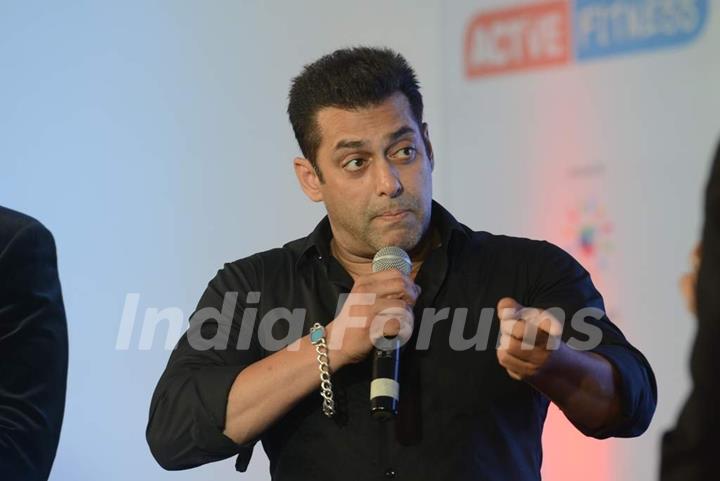 Salman Khan snapped interacting at the Launch of Sunil Shetty's Fitness Channel