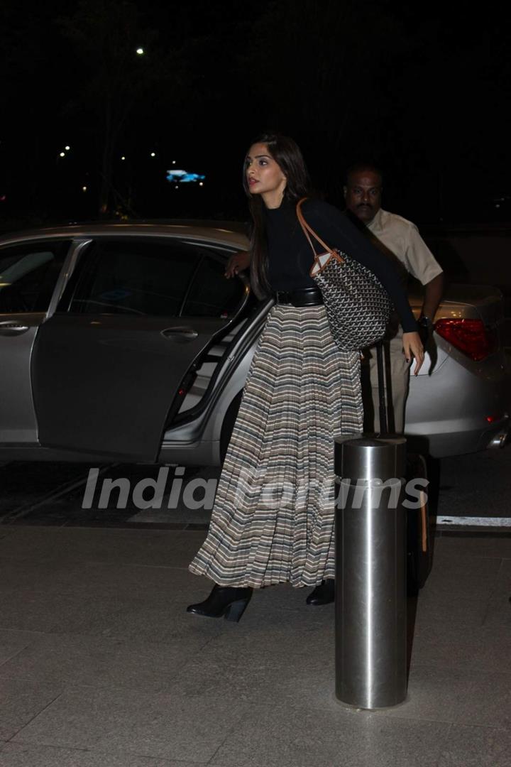 Sonam Kapoor was snapped at Airport