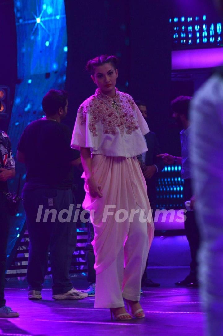 Gauahar Khan was snapped at the Promotions of Shaandaar on 'I Can Do That'