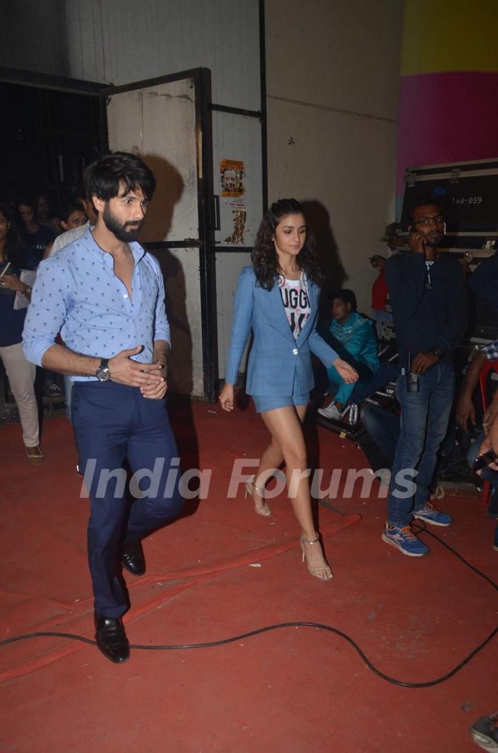 Shahid Kapoor and Alia Bhatt snapped at the Promotions of Shaandaar on 'I Can Do That'