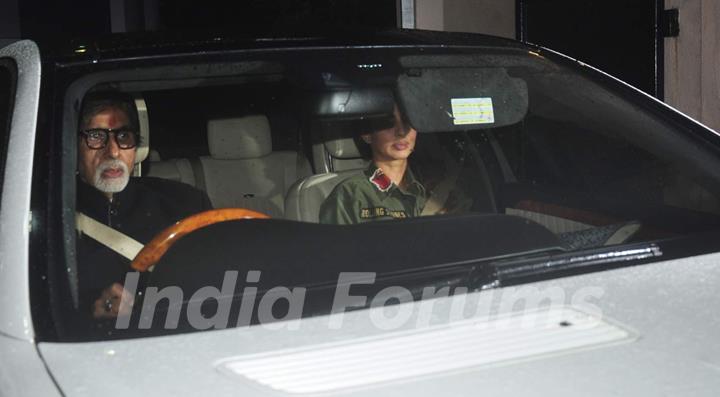 Amitabh Bachchan snapped with daughter Shweta Nanda at Private Airport