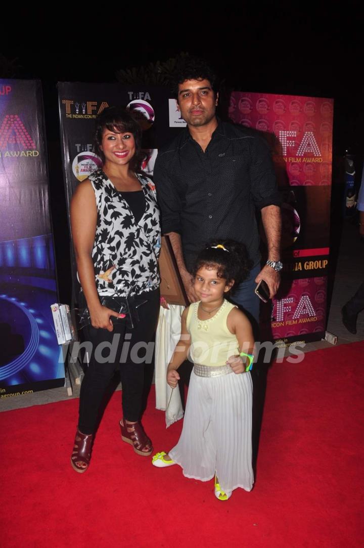 Shakti Anand with wife Sai Deodhar and daughter Nakshatra Anand at TIFA Awards