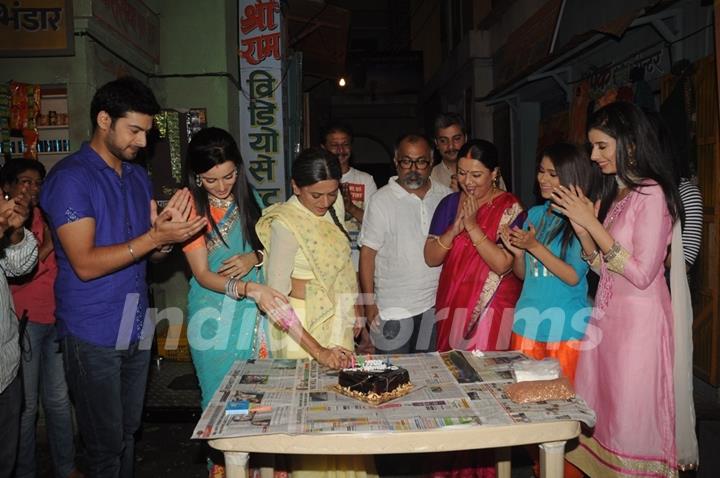 Mere Angne Mein Completes 100 episodes