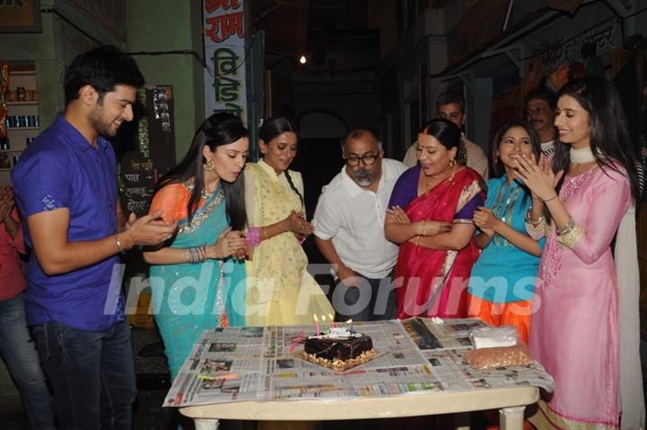 Cast of Mere Angne Mein Celebrates 100 episodes Completion