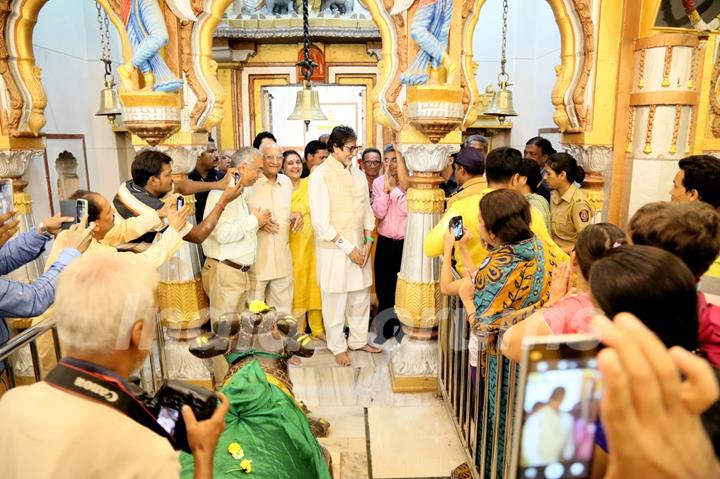 Amitabh Bachchan Visits 160 Years Old Mankeshwar Mandir