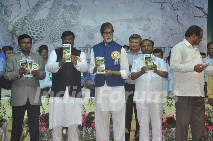 Sudhir Mungantiwar and Amitabh Bachchan and Ramdas Kadam at 'Save the Tiger' Campaign