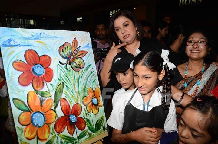 Farah Khan with Kids at an NGO Event