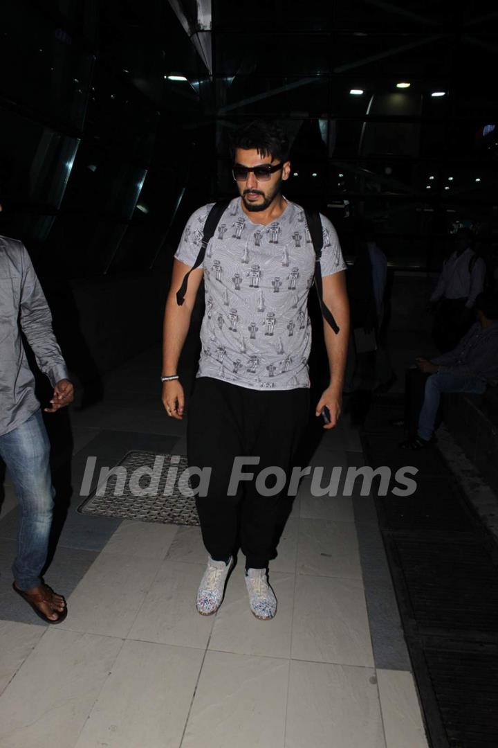 Arjun Kapoor Snapped at Airport