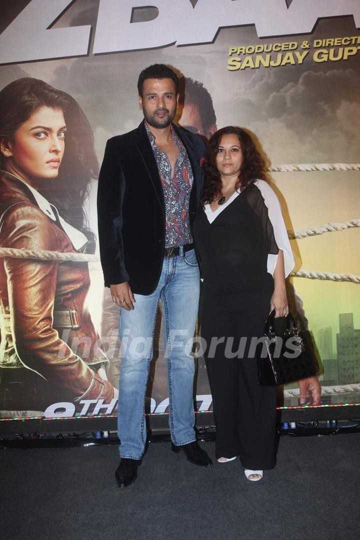 Rohit Roy and Mansi Joshi Roy at Premiere of Jazbaa