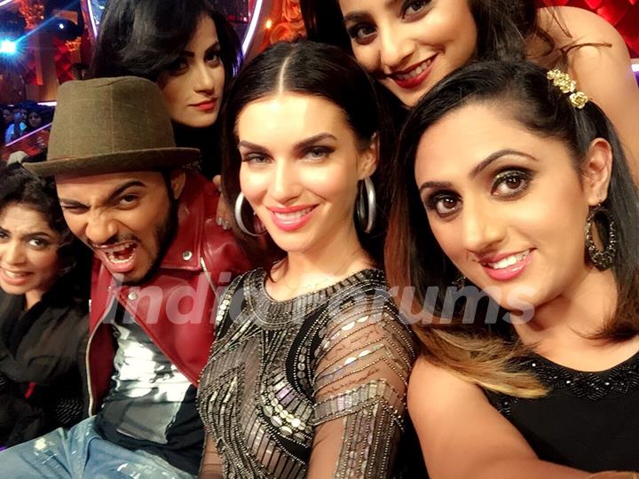 Scarlett Wilson Reunites with Jhalak Dikhla Jaa 8 Contestants!