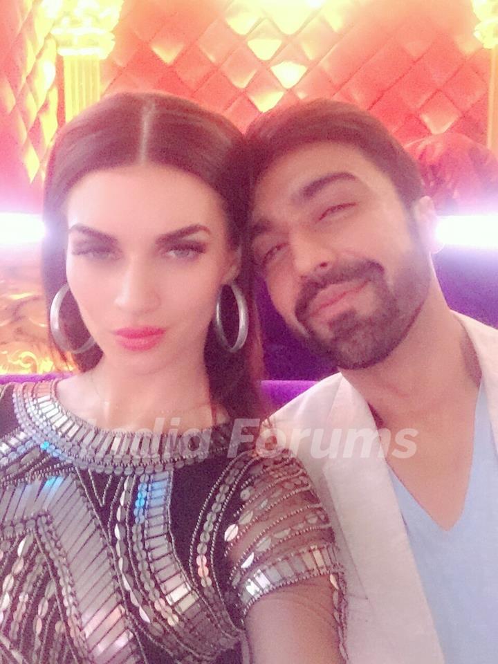 Scarlett Wilson Reunites with Jhalak Dikhla Jaa 8 Contestants! - Scarlet and Ashish