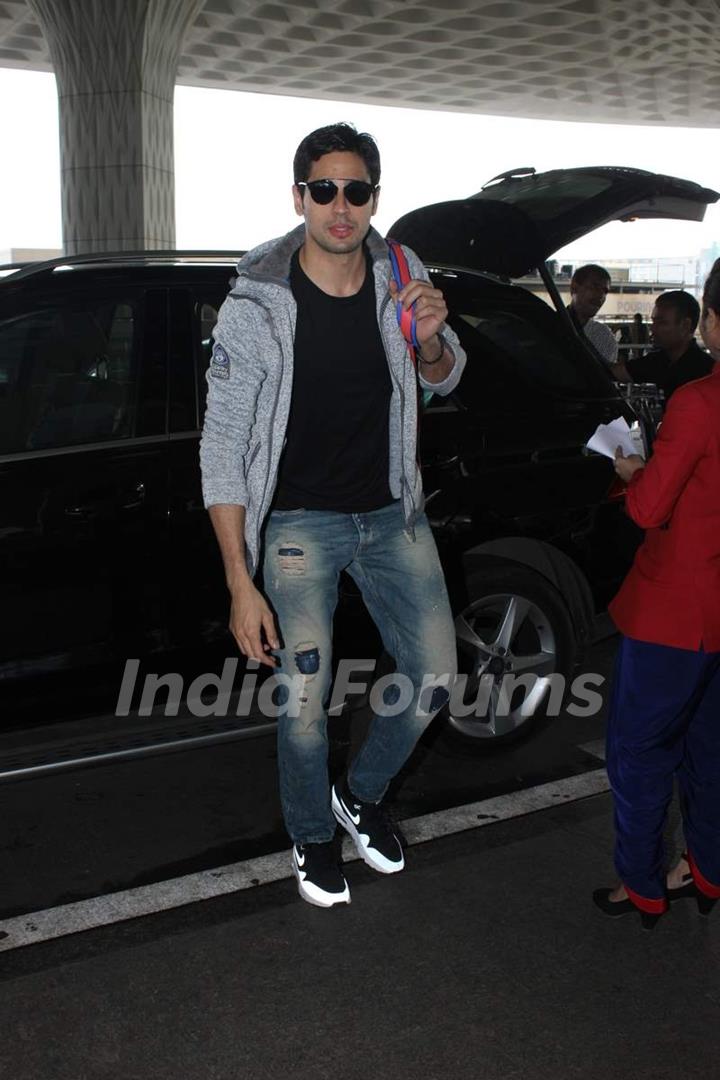 Sidharth Malhotra Leaves for New Zealand