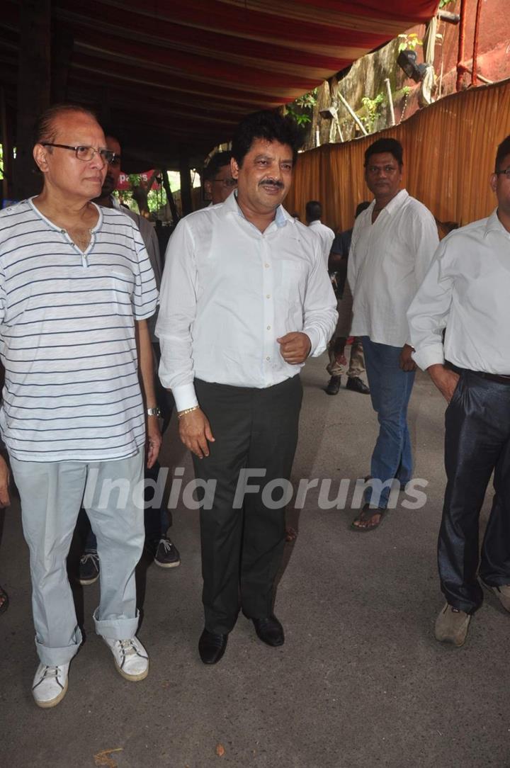 Udit Narayan Attends Prayer Meet of Ravindra Jain