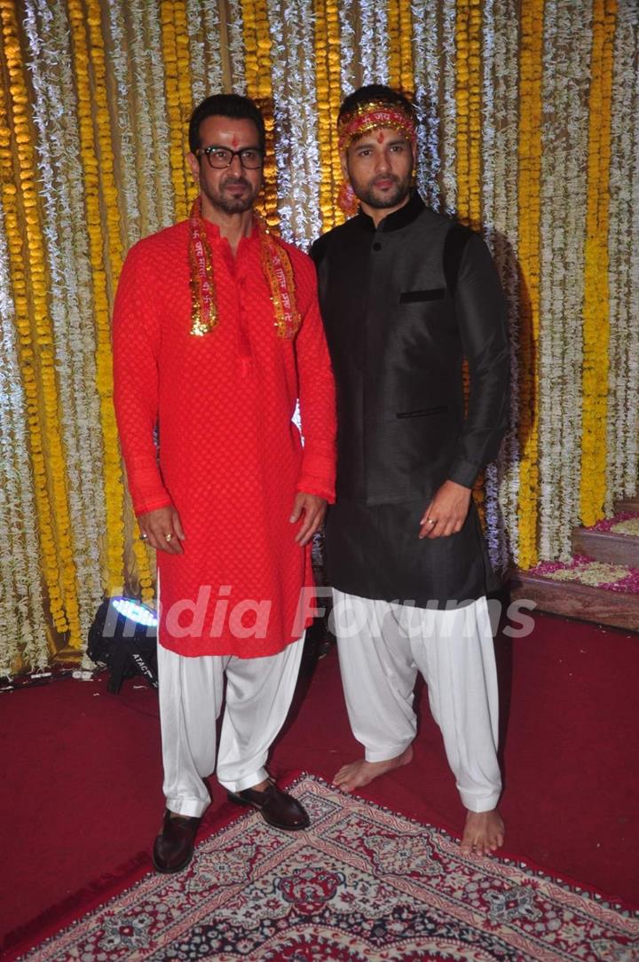 Ronit Roy Hosts 'Mata Ki Chowki' on His Birthday With Brother Rohit Roy