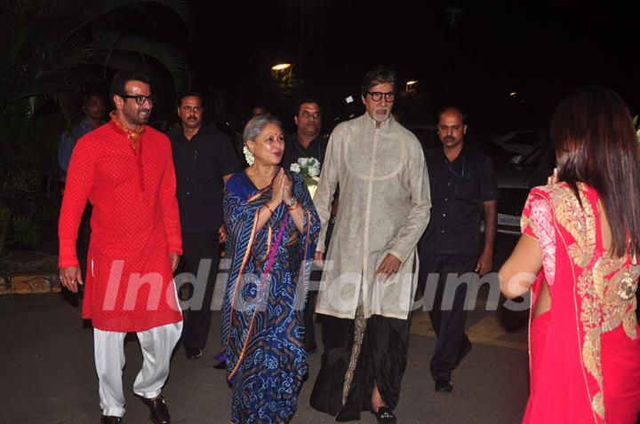 Amitabh and Jaya Bachchan at 'Mata Ki Chowki' Hosted By Ronit Roy on His Birthday