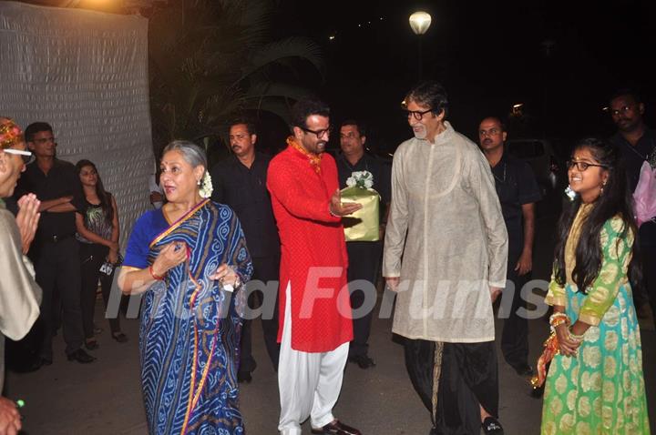 Amitabh and Jaya Bachchan at 'Mata Ki Chowki' Hosted By Ronit Roy on His Birthday