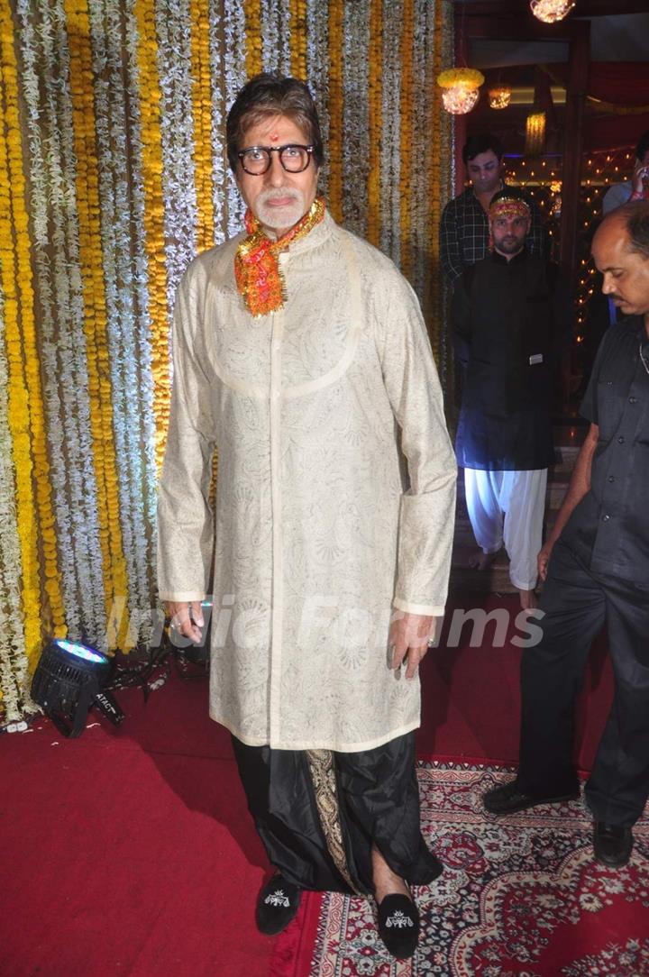 Amitabh Bachchan at 'Mata Ki Chowki' Hosted By Ronit Roy on His Birthday