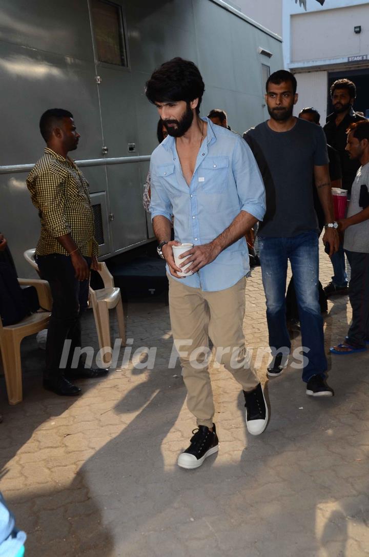 Shahid Kapoor Snapped at Mehboob Studio!