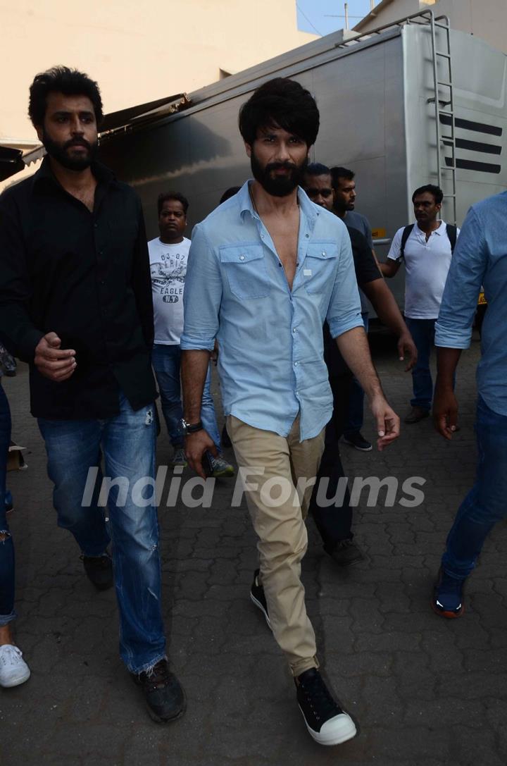 Shahid Kapoor Snapped at Mehboob Studio!