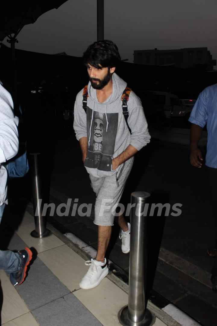 Shahid Kapoor Snapped at Airport