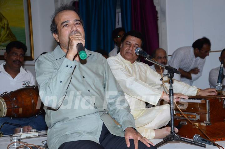 Suresh Wadkar at Prayer Meet of Ravindra Jain