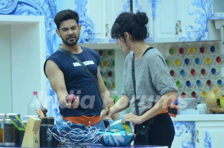 Bigg Boss Nau Day 4 - Keith Sequeira and Mandana Karimi