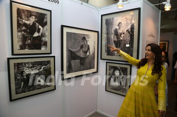 Juhi Chawla Checks Out The Painting at Retrospective Exhibition