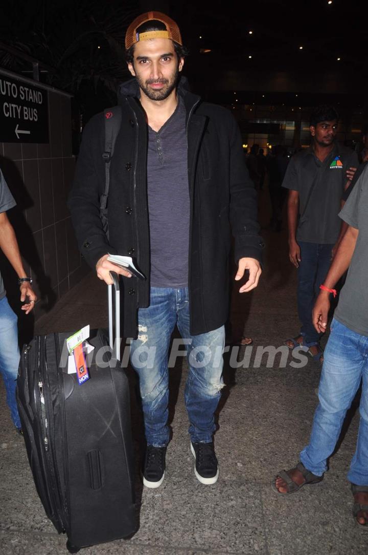 Aditya Roy Kapur Snapped at Airport