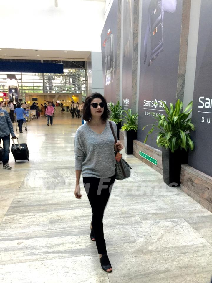 Gorgeous Prachi Desai Leaves for Shillong for Shooting of Rock On 2