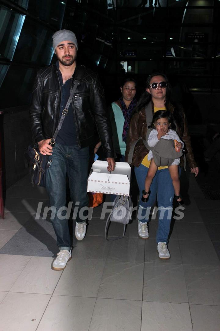 Imran Khan was snapped with wife Avantika and daughter Imara at Airport