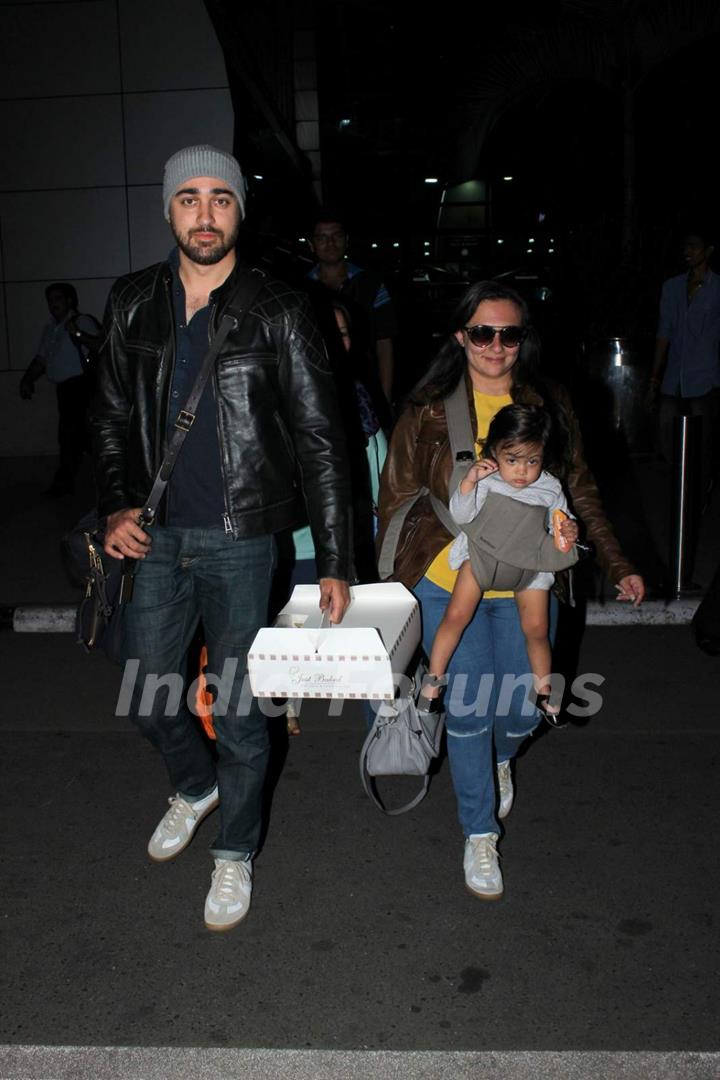 Imran Khan was snapped with wife Avantika and daughter Imara at Airport