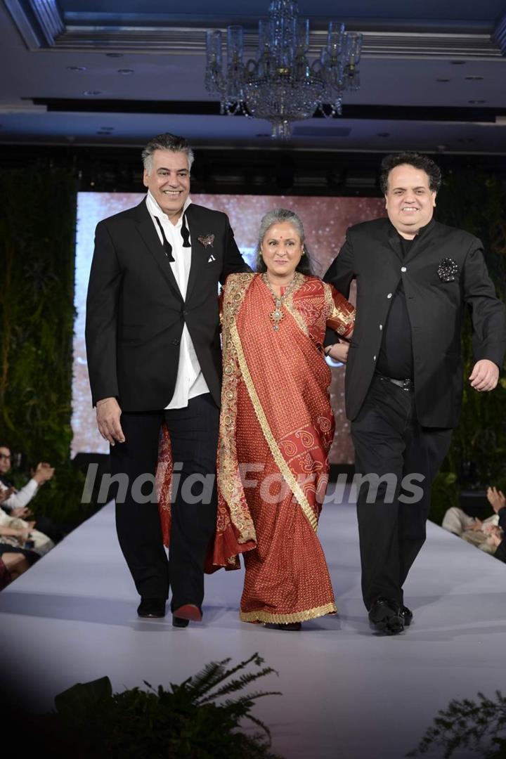 Abu Jani and Sandeep Khosla with Jaya Bachchan at Breakthrough Mission Hazaar Event