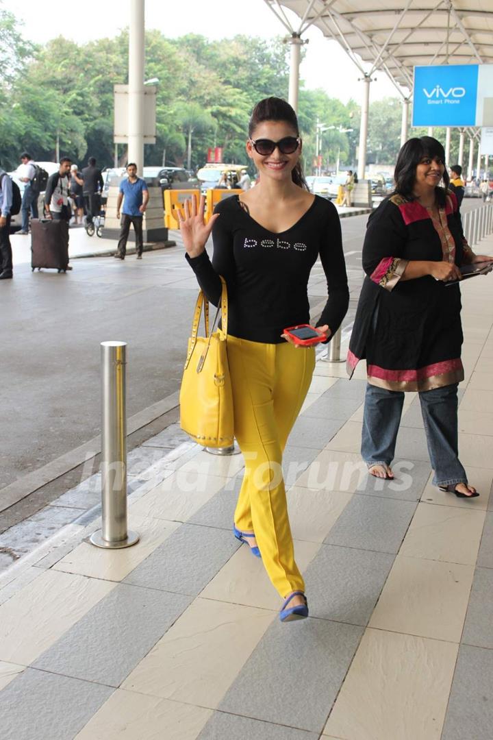 Urvashi Rautela Snapped at Airport