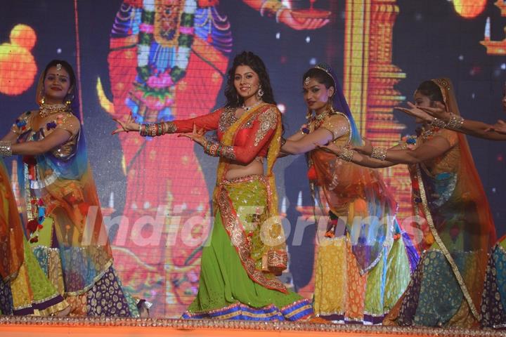 Aparna Dixit Performing Aarti at Life OK Dussehra Special Programme - Jeet Jeet Sachchai Kee