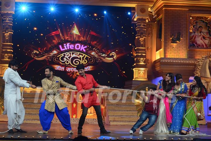 Tug of War at  Life OK Dussehra Special Programme - Jeet Sachchai Kee