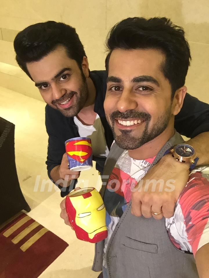 Gunjan Utreja Gives Manish Paul a Special Shukriya Surprise