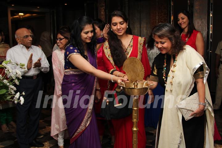 Shaina NC, Vandana Malik at Helping Hands Foundation's Exhibition