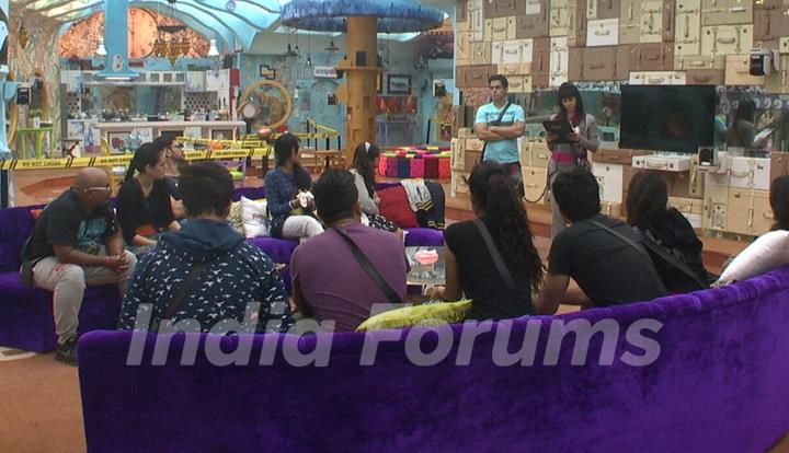 Bigg Boss Nau : Day 9 - Aman and Kishwer Read the Task