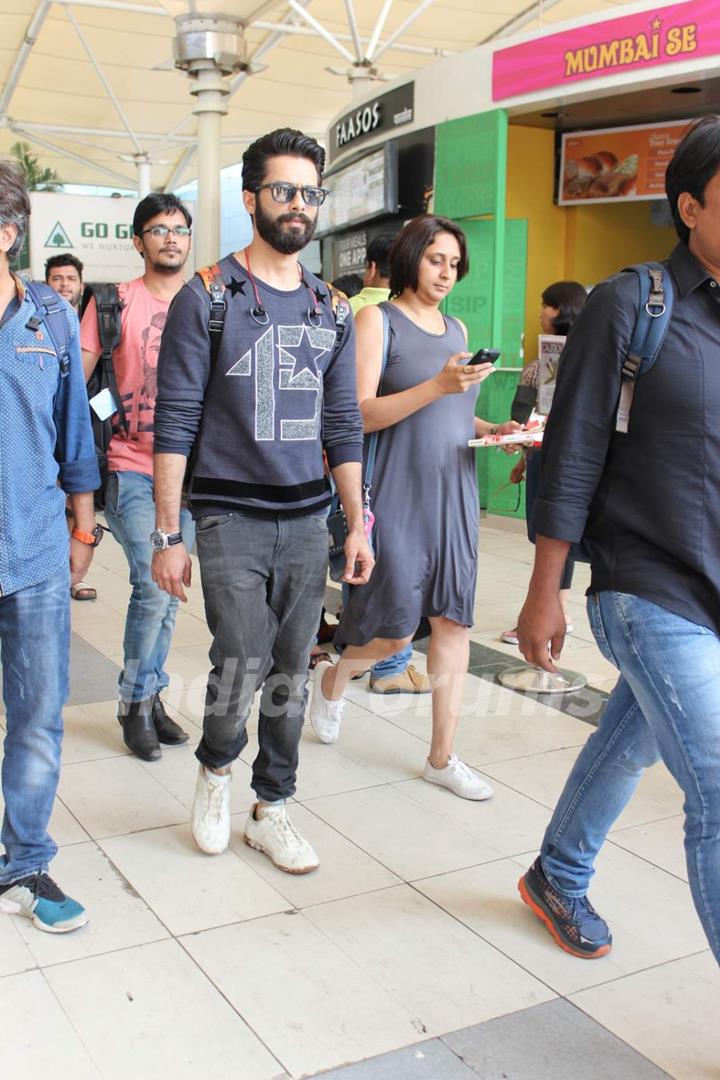 Shahid Kapoor Snapped at Airport