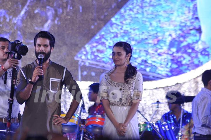 Shahid Speaks During Promotions of Shaandaar at Navratri Concert Along with Alia Bhatt