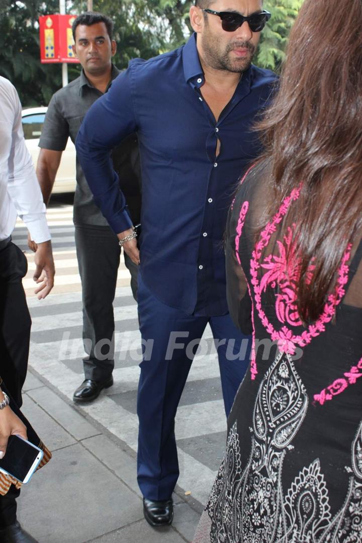 Salman Khan Snapped at Airport