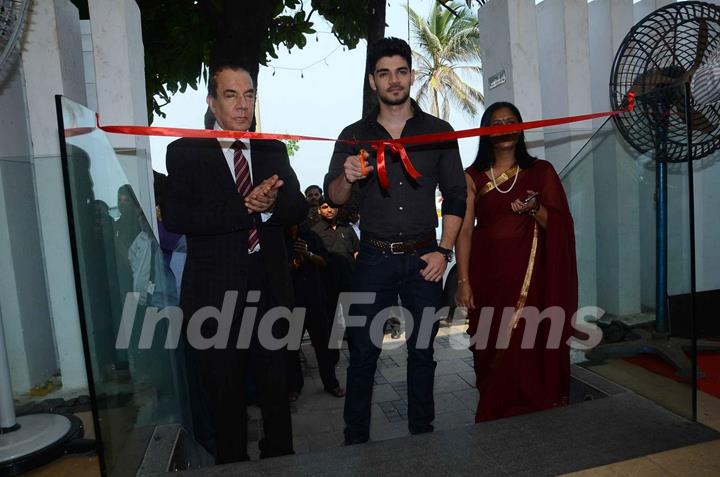 Sooraj Pancholi Inaugurated Magna Exhibition