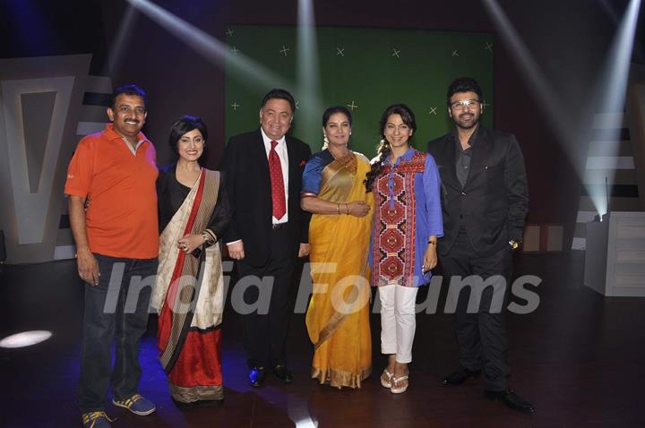 Rishi Kapoor, Divya Dutta, Shabana Azmi, Juhi Chawla and Arya Babbar on the Set of Chalk N Duster